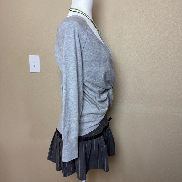 Victoria's Secret Gray Twist Back Lightweight Cropped Sweatshirt - Size Medium - Picture 4 of 7